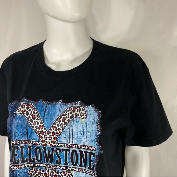 Yellowstone Let ‘er Rip Barn Wood & Animal Print Design Black Tee - Picture 3 of 7
